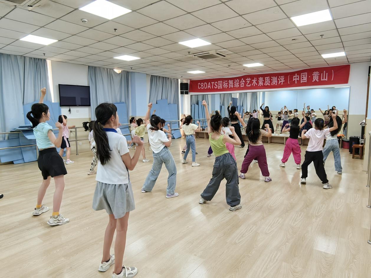 屯溪区：多彩暑期班陪